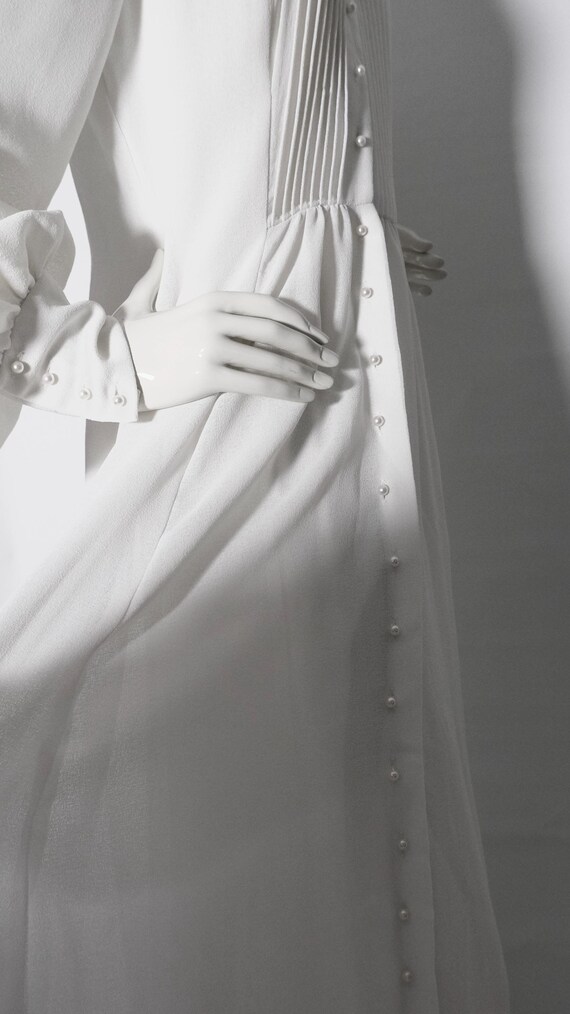 Norma Tullo Vintage 1970s White Crepe Pearl Butto… - image 8
