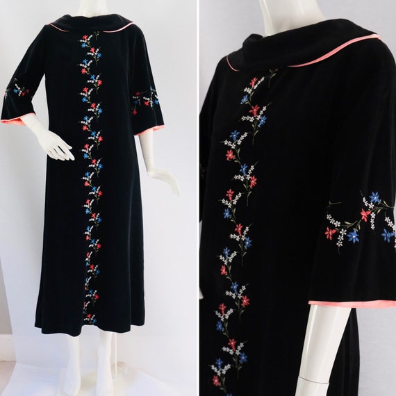 Vintage 1960s black velvet evening dress with emb… - image 1