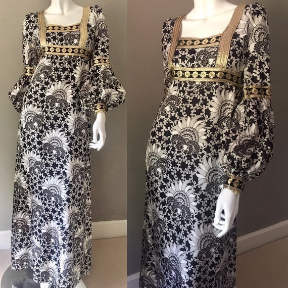 Jean Varon Vintage 1970s monochrome floral maxi dr