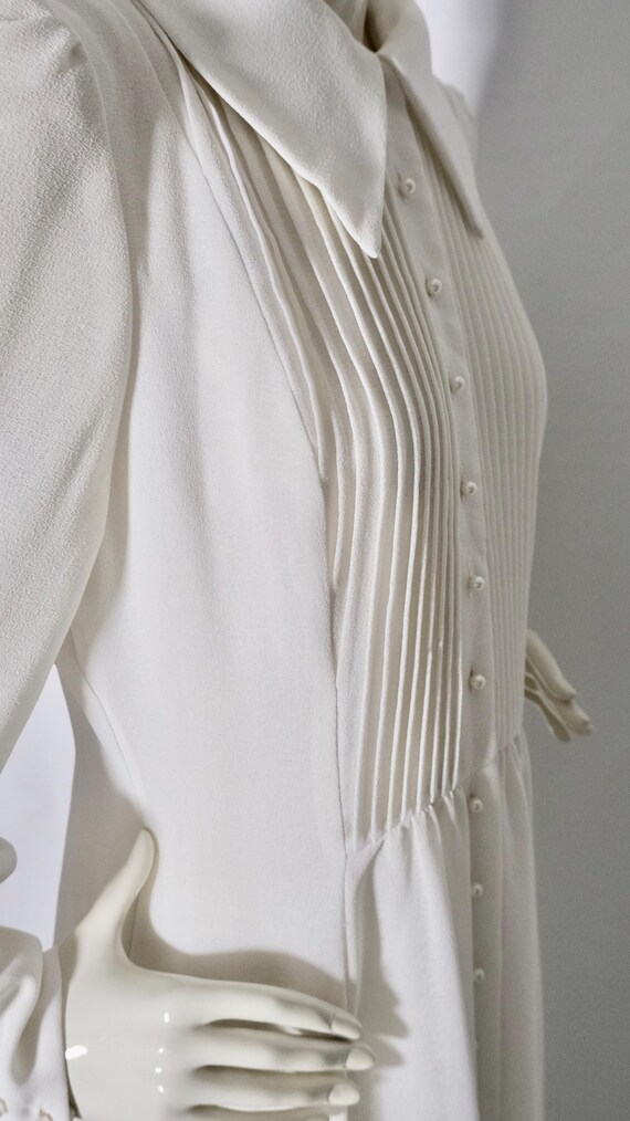 Norma Tullo Vintage 1970s White Crepe Pearl Butto… - image 9