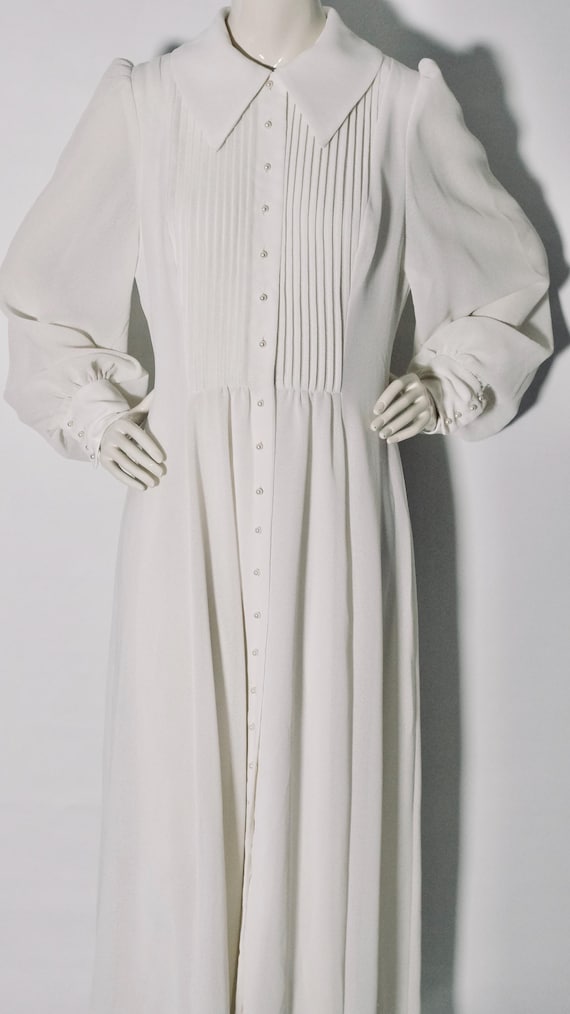 Norma Tullo Vintage 1970s White Crepe Pearl Butto… - image 2