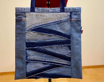 ハンドメイドのパッチワークデニムトートバッグ：レザーフラワー付き