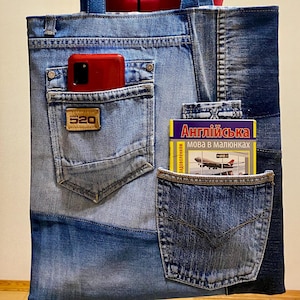 Leuke denim draagtas met vakken aan de buitenkant: handgemaakte, geüpcyclede canvas draagtas op maat, duurzaam cadeau