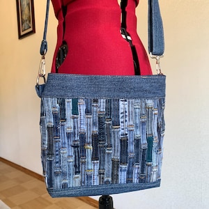 Ręcznie robiona dżinsowa torebka na ramię z patchworku: torebka na ramię z przetworzonych dżinsów