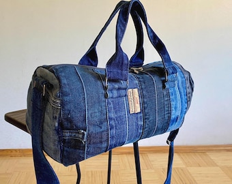 Upcycled Denim Barrel Bag: Handgenähter Seesack mit verstellbarem Schultergurt
