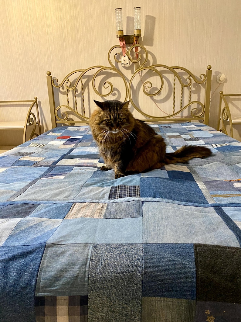 • Material: Made with high-quality, upcycled denim and soft cotton fabric for durability and comfort.
 • Design: A beautiful patchwork pattern featuring various shades of blue, accented by pops of color for a modern, rustic aesthetic.