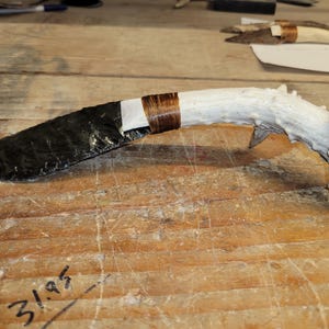 Obsidian blades, flint knapped blades, obsidian knives, knives with antler handles, agate knives, antler handle knives