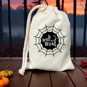 Spider Web Halloween Candy Bags: Trick or Treat Party Favors - 5PCS