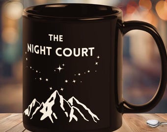 Caneca preta brilhante The Night Court | Xícara de café inspirada em ACOTAR | Presente de fantasia Velaris | Caneca Starlight para amantes de livros | Presente