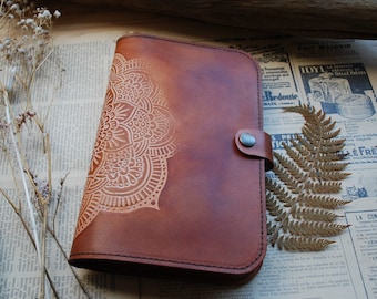 Couvre carnets mandala en cuir tannage végétal embossé journal de voyage cahier de notes rechargeable