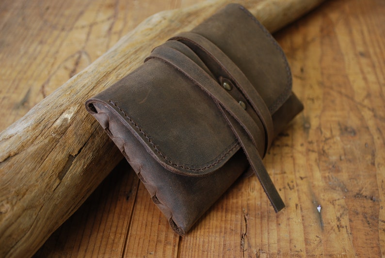 Blague à tabac en cuir marron foncé leather tobacco pouch image 1