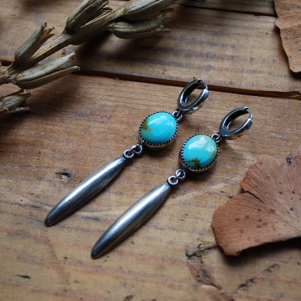 Boucles pendantes Kalon turquoises sertie goutte en argent 925