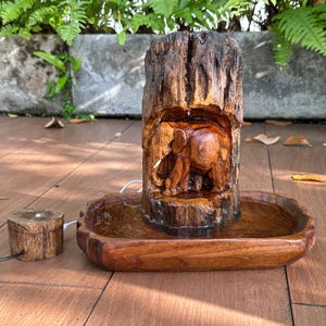 Fontaine d’intérieur intelligente en vieux bois de teck – Éléphant sculpté à la main, réveil en douceur et minuterie pour méditation