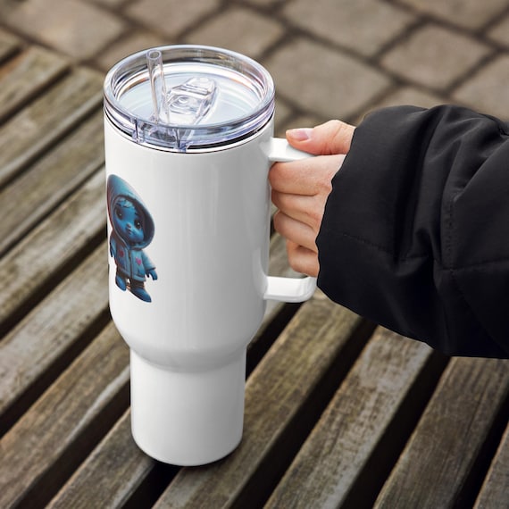 Travel mug with a handle