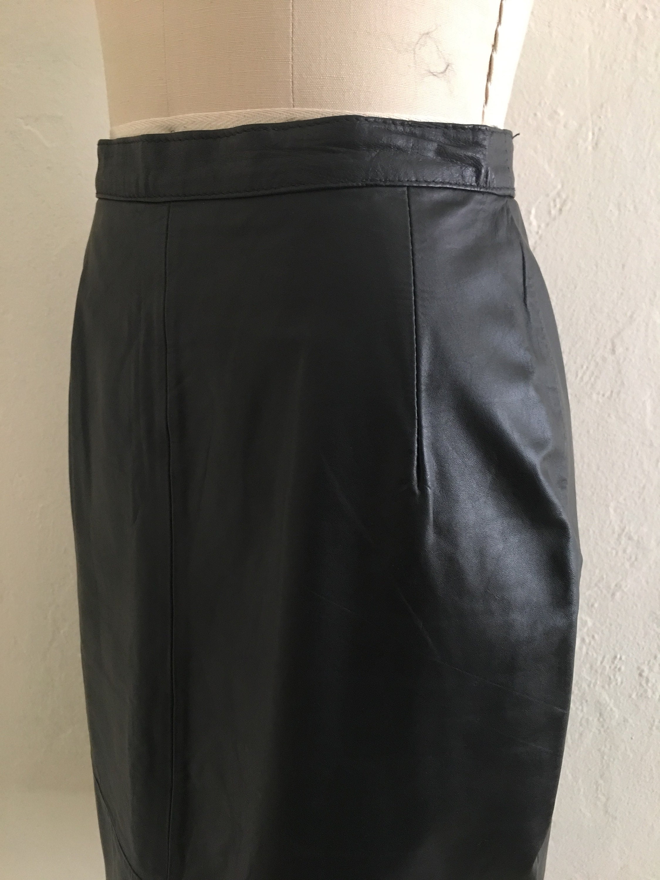 vintage 80's black leather skirt // leather knee length skirt