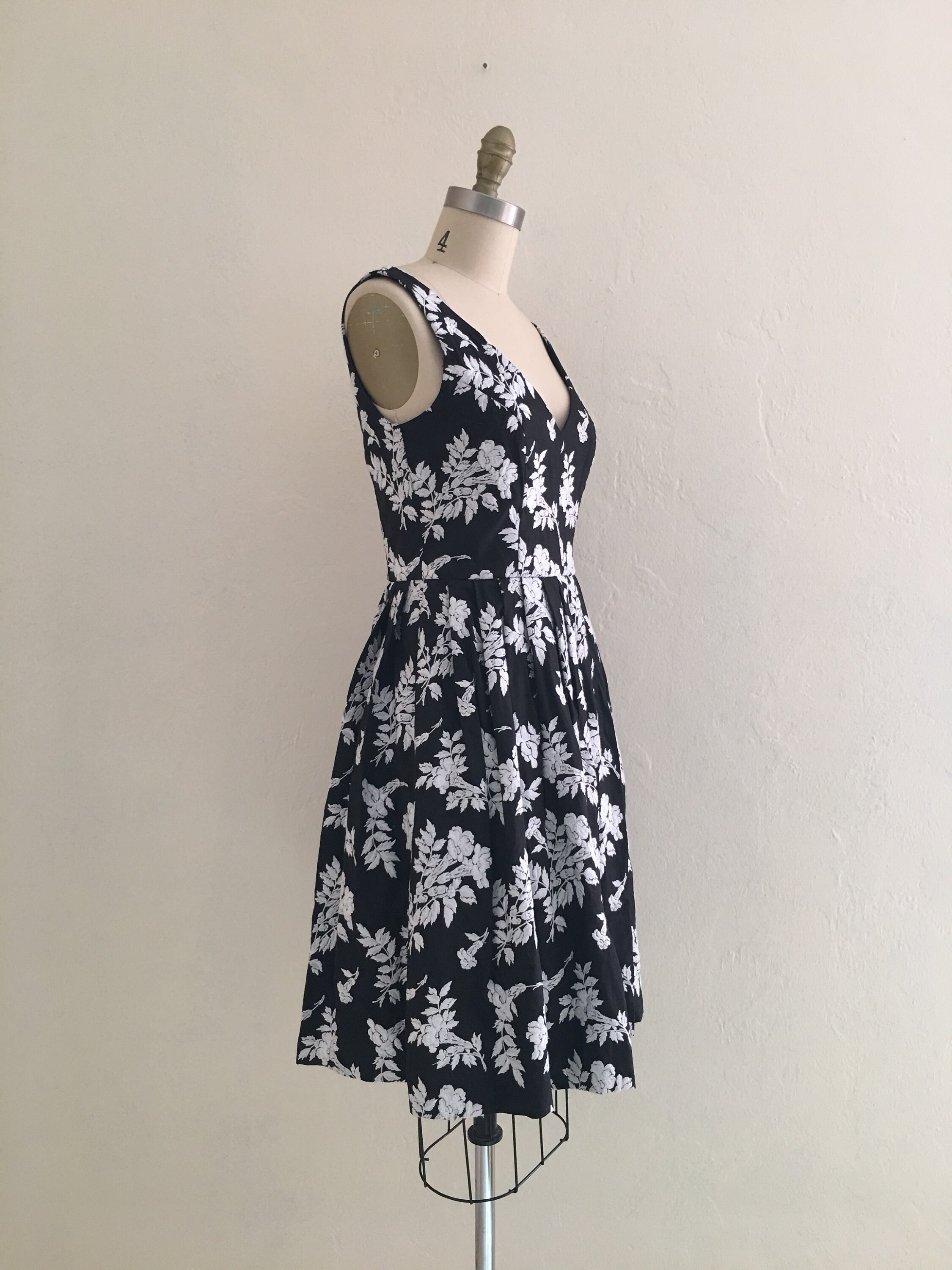 vintage floral embroidered cotton dress // betsey johnson dress