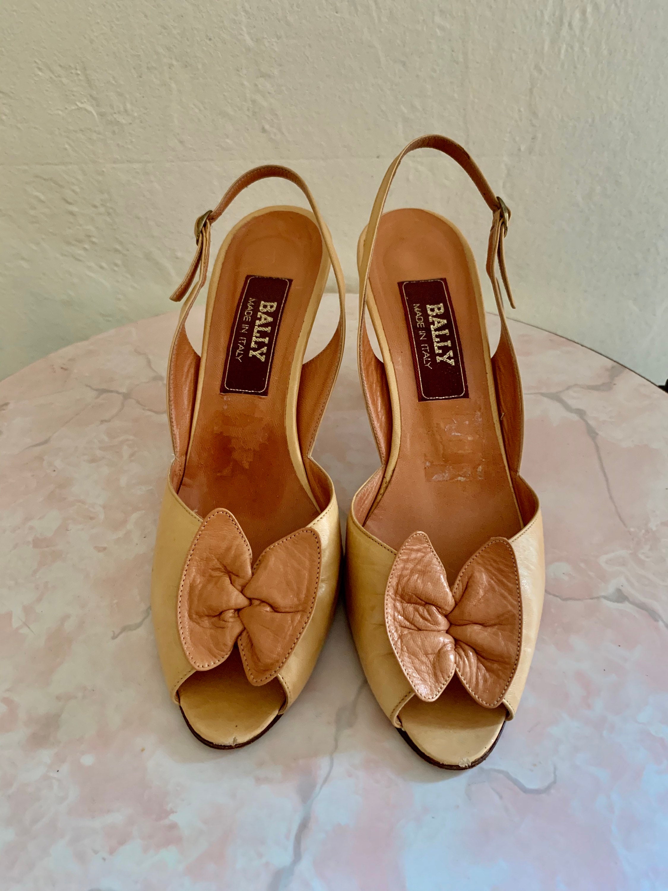 vintage nude bow peep toe heels size 7.5