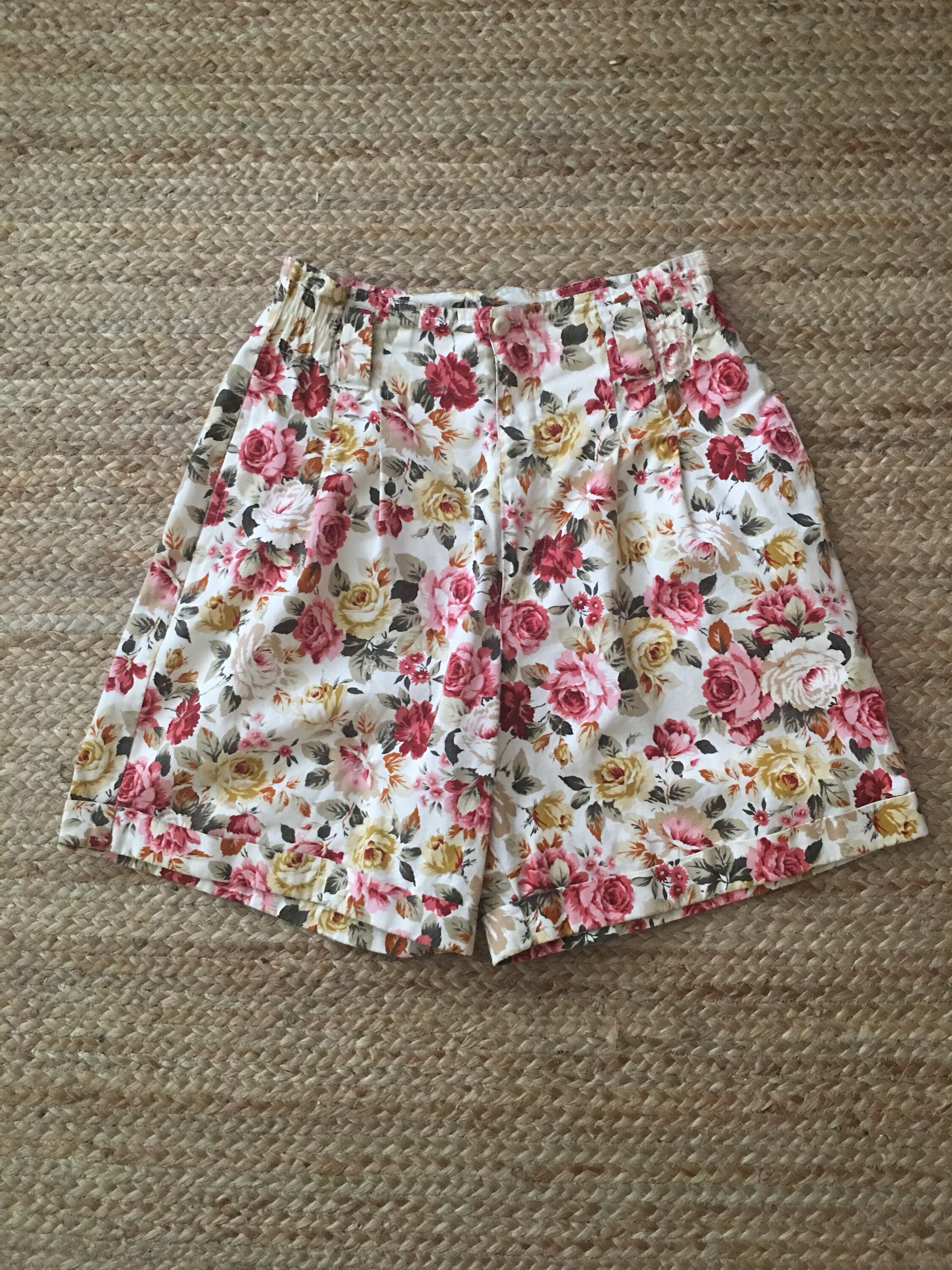 vintage 80's high waist floral shorts // pleated bermuda shorts