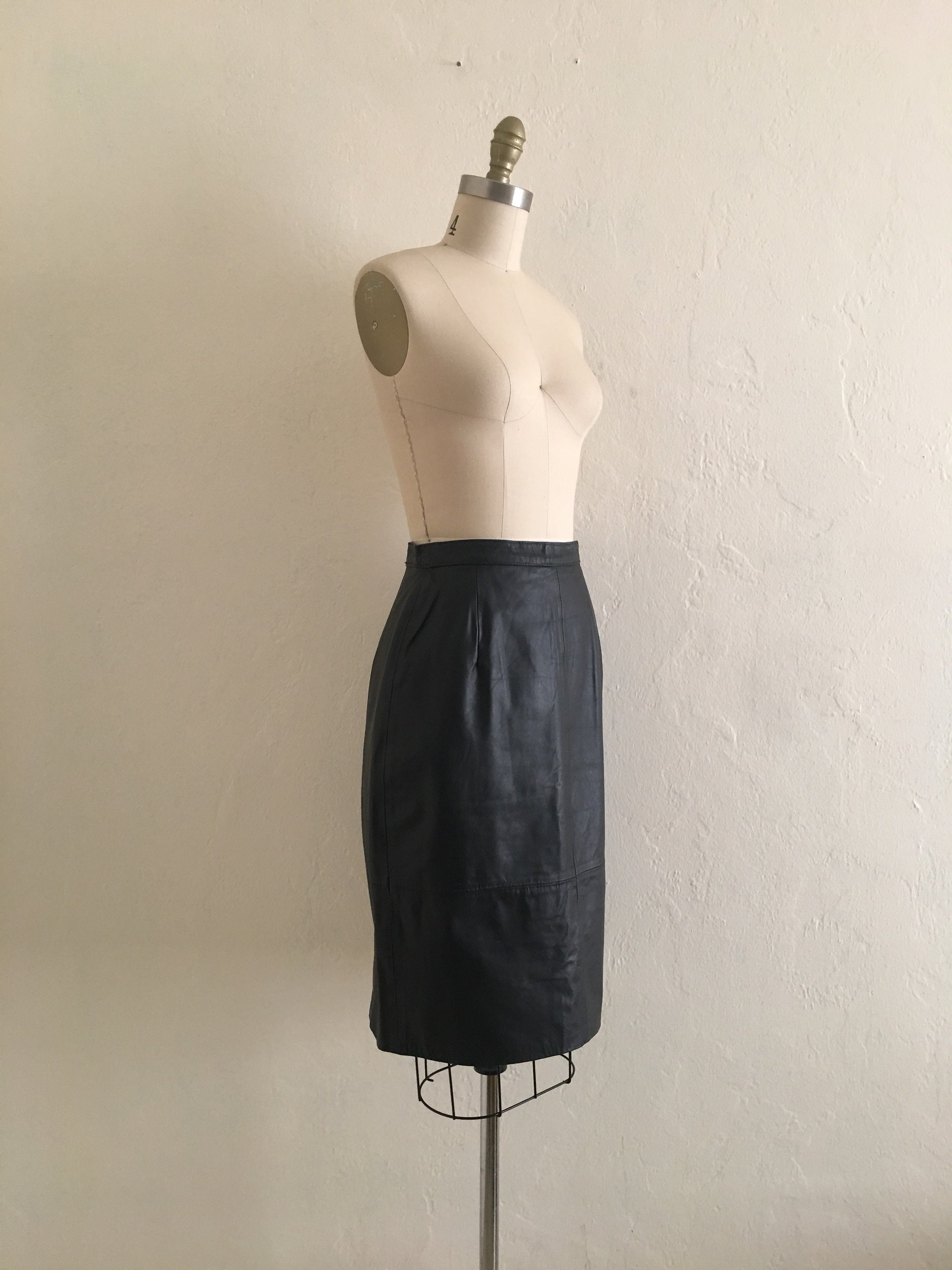 vintage 80's black leather skirt // leather knee length skirt