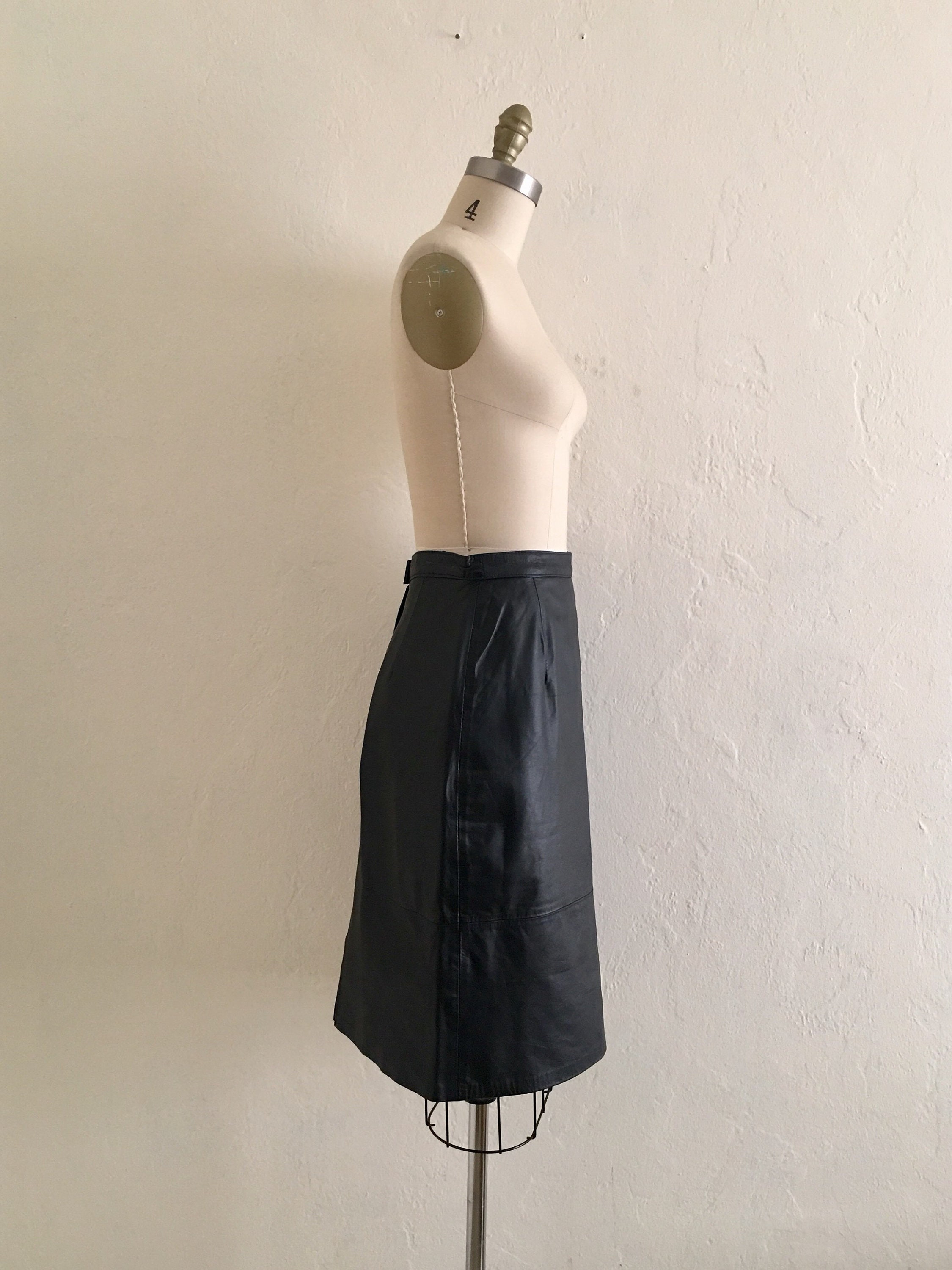 vintage 80's black leather skirt // leather knee length skirt