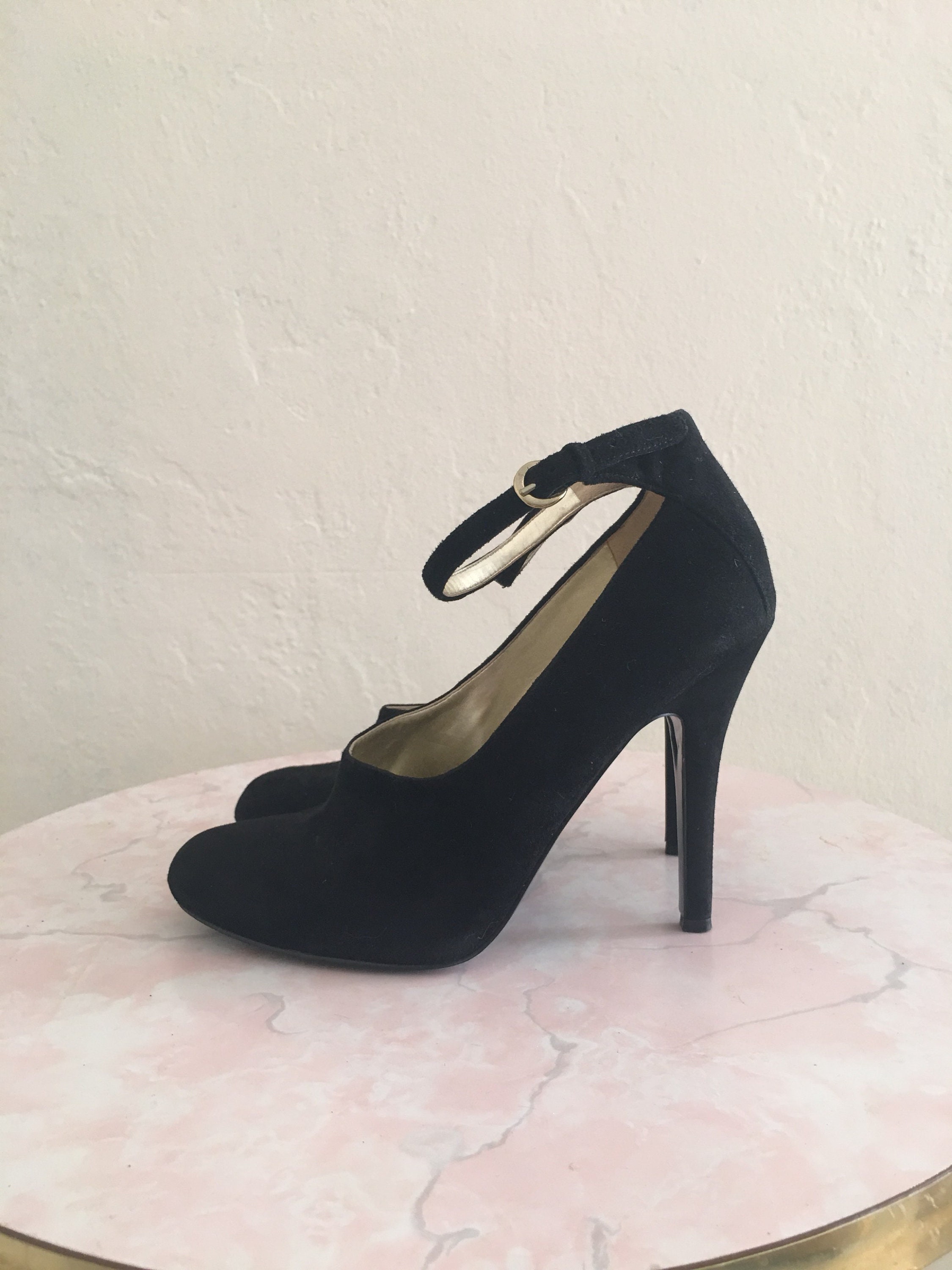 vintage 90's black leather ankle strap heel // shoe size 8.5 39
