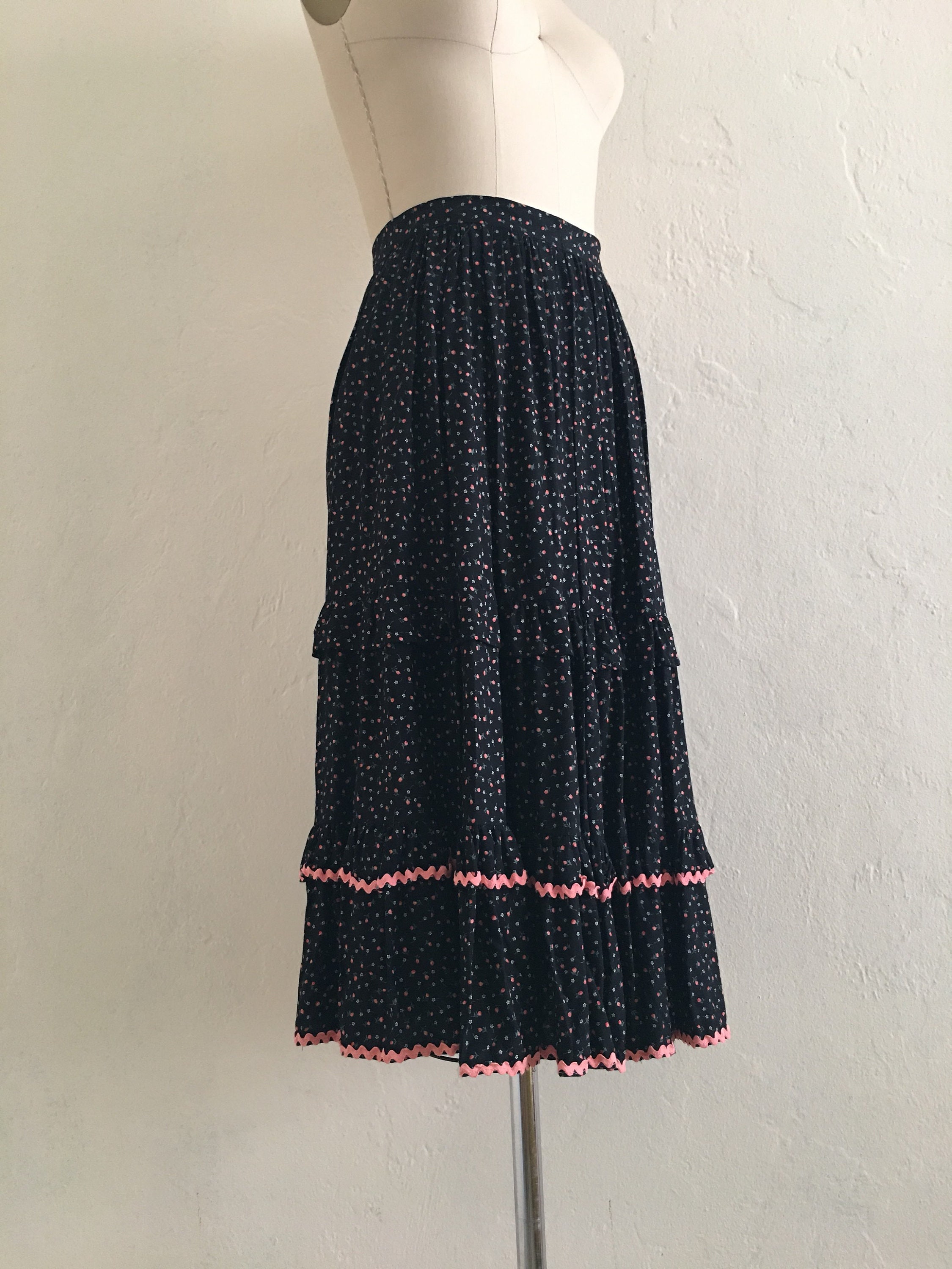 vintage 70's calico floral print tiered skirt