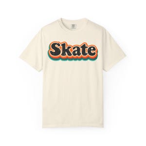 T-shirt graphique de planche à roulettes, chemise de skate vintage, t-shirt unisexe couleurs confort, cadeau pour les patineurs, chemise de patinage à roulettes, chemise de skate des années 80, t-shirt de skate image 4