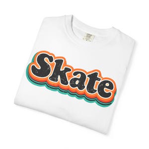 T-shirt graphique de planche à roulettes, chemise de skate vintage, t-shirt unisexe couleurs confort, cadeau pour les patineurs, chemise de patinage à roulettes, chemise de skate des années 80, t-shirt de skate image 8