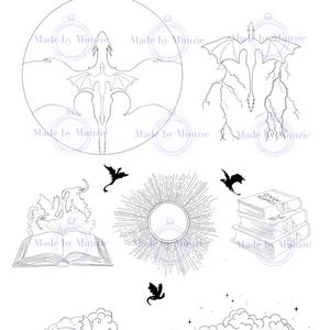 Może przedstawiać: Czarno-białe wzory haftu przedstawiające smoki, chmury i książki. U g&oacute;ry znajduje się tekst "FOURTH WING: STICK AND STITCH EMBROIDERY PATTERNS". Zawiera projekty smok&oacute;w, słońce i stos książek.
