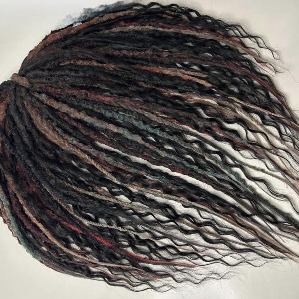 Dreadlocks bouclés synthétiques terreux à double extrémité, Coiffure ondulée foncée faite main, Extension de dreadlocks aux vibrations de la forêt, Extensions de cheveux bouclés noirs