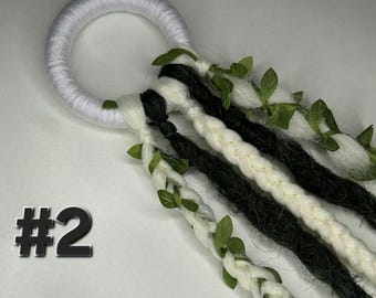 Horquilla verde para rastas, pasador trenzado con diseño de bosque, accesorio para el cabello hecho a mano para rastas.