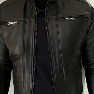 Veste en cuir fabriquée à la main au Maroc – Design unique et artisanal pour homme, personnalisable