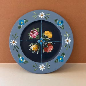 Plato de Rosemaling de madera vintage azul pintado a mano con arte popular