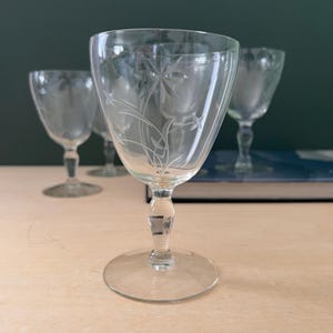 Copas de vino de vidrio con grabado floral vintage MCM (juego de 6)