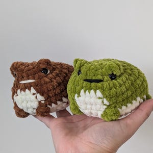 Crochet Frog Plushie: Handmade Chenille Amigurumi Desk Friend