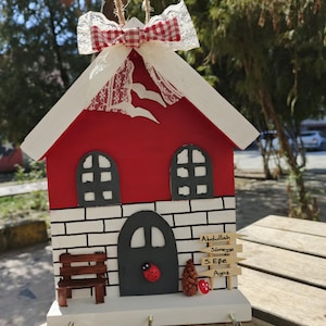 Modern Wooden Key Holder, Housewarming Key Organizer Gift, Natural Wood, House Keychain, Key Hanger for Wall, Ideal Gift for Home or Office,