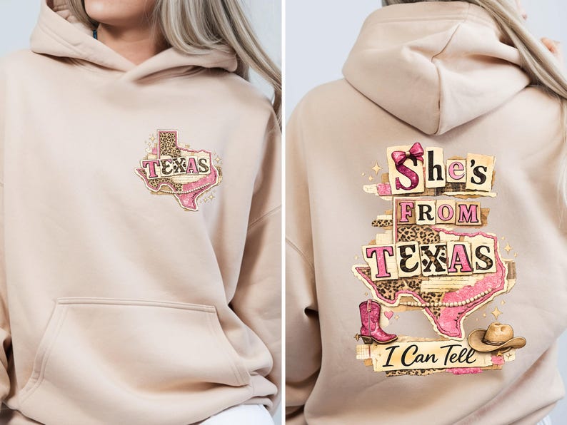 Może przedstawiać: Beżowa bluza z kapturem z przednią kieszenią i kapturem. Prz&oacute;d przedstawia grafikę w kształcie Teksasu ze słowem "Texas" i wzorem w cętki. Tył bluzy z kapturem ma napis "She's From Texas I Can Tell" z r&oacute;żowym butem, kapeluszem i grafiką Teksasu.