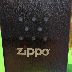 Zapalniczka Zippo US Navy w matowym czarnym wykończeniu (2003)