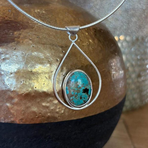 Silberanhänger mit türkisfarbenem Edelstein