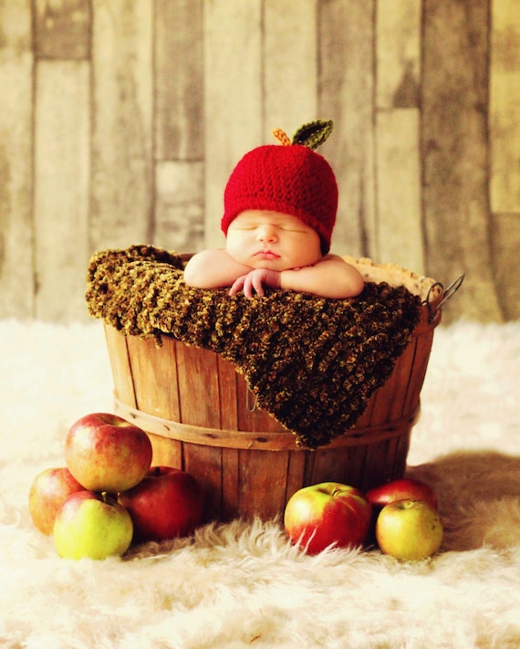 Baby APPLE Hat CROCHET PATTERN in 5 