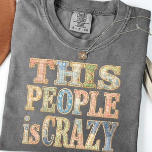 Vintage patchwork citaat png, gekke mensen grappig gezegde, quiltstof stoffen sublimatieontwerp