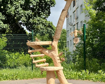 Handgemaakte eikenhouten krabpaal, rustieke houten krabpaal met jutetouw en speeltje, natuurlijk kattenmeubel.