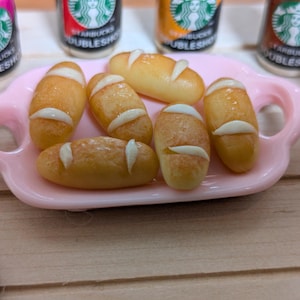 6 Pieces Miniature Hot Rolls and 6 Starbucks Can Coffee - Realistic Dollhouse Food