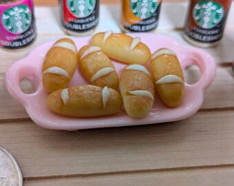 6 panecillos calientes en miniatura y 6 latas de café Starbucks: comida realista para casa de muñecas