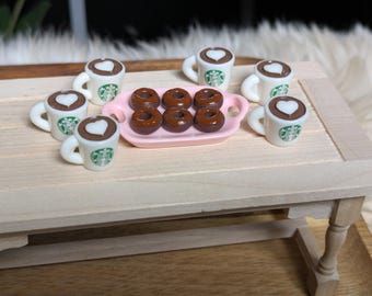 Donas de chocolate en miniatura y bebidas de Starbucks: Juego de comida para casa de muñecas