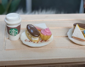 Sándwiches de jamón y queso en miniatura, éclairs, cupcakes y bebidas de café Starbucks: Juego de comida para casa de muñecas