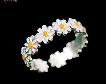 Sterling Silver Daisy Flower Ring: Minimalist Wedding Band