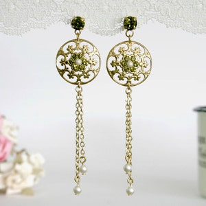 Gouden lange bungel oorbellen met filigraan, Groene bloemen romantische oorbellen