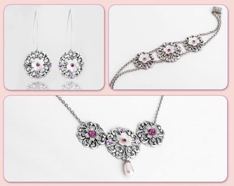 Bloemensieradenset - zilveren bloemketting met kristallen + zilveren bloemoorbellen met kristallen + zilveren bloemarmband