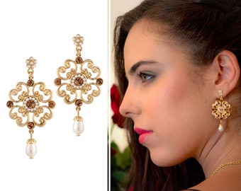 Blush wedding earrings for brides, Dusty gold bridal earrings, Floral bride earrings, Dangling gold earring